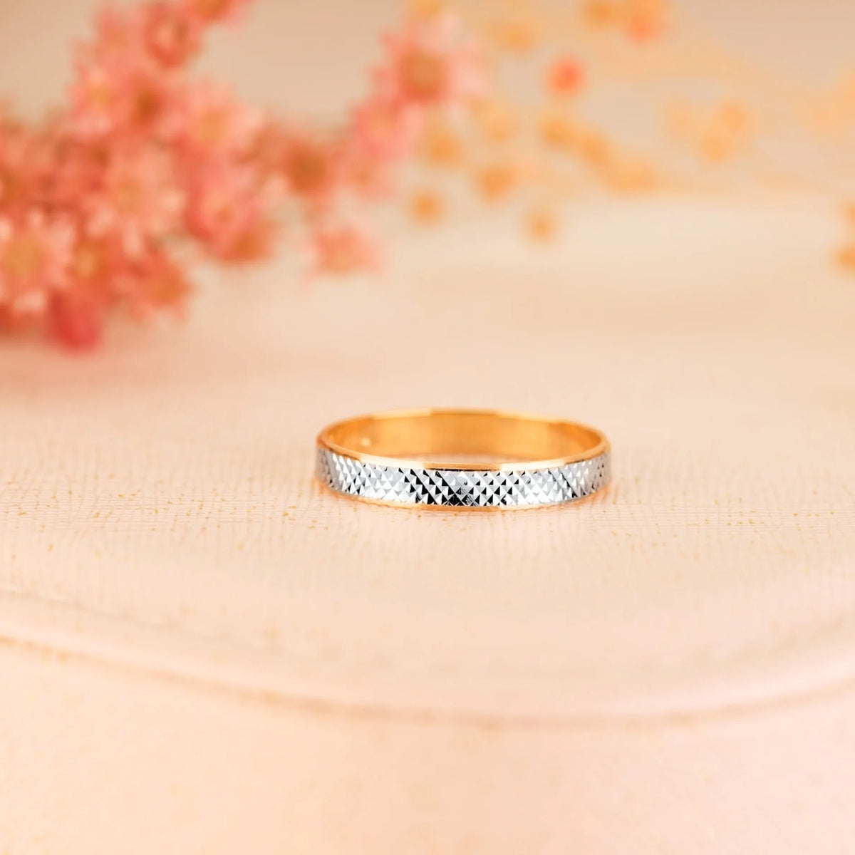 Alianza Oro 18k Bicolor Tallada y Bordes en Brillo Ancho 3mm