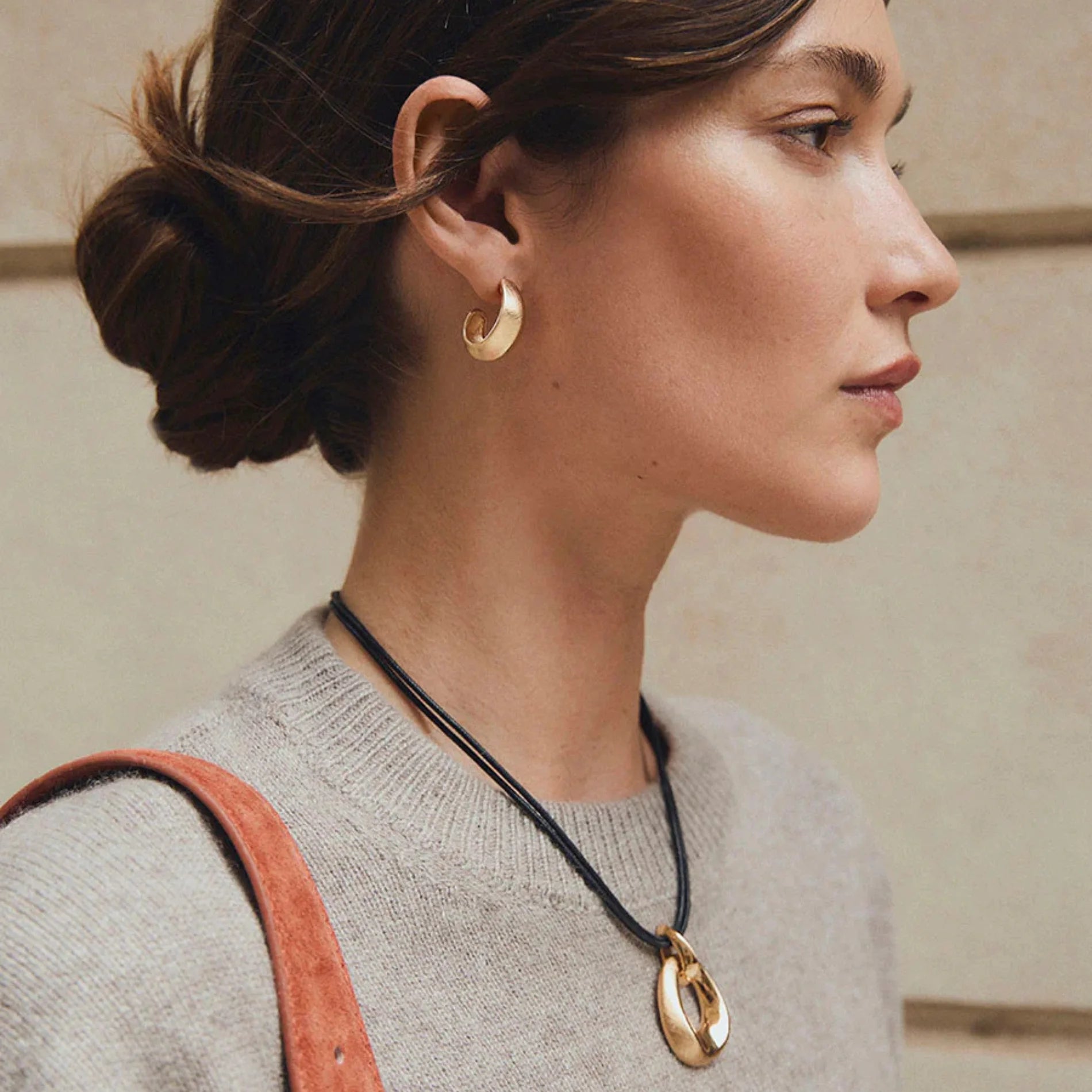 Colgante para Mujer Oval Volumen Dual Oro 18 K