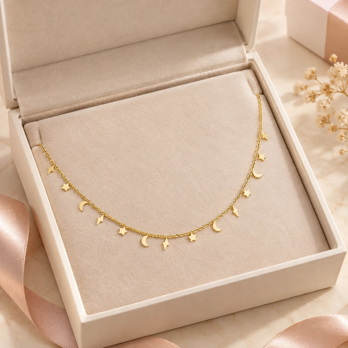 Gargantilla para Mujer de Acero 316L Dorada Celestial con Estrellas y Lunas