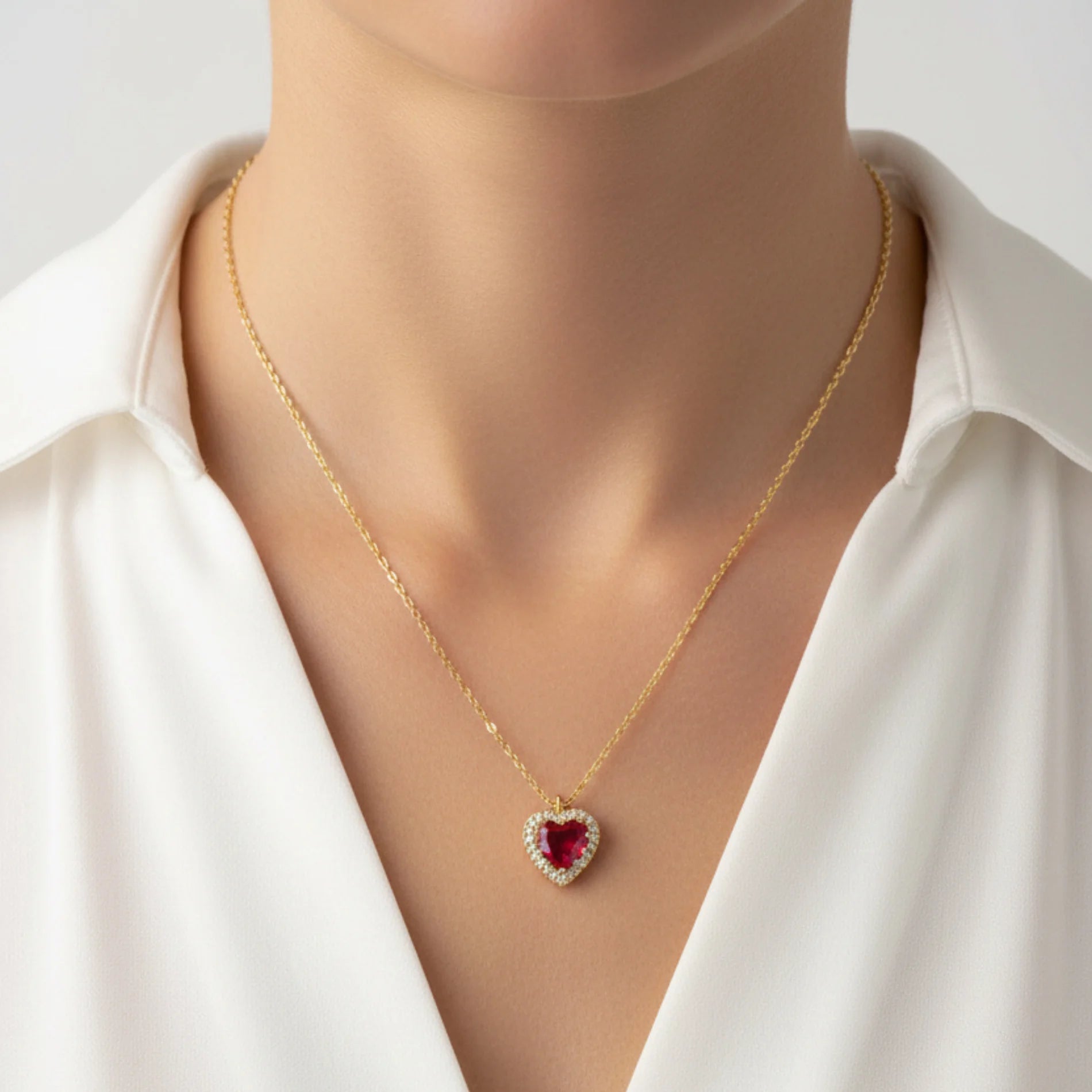 Gargantilla para Mujer de Plata Bañado en Oro con Corazón de Rubí y Circonitas