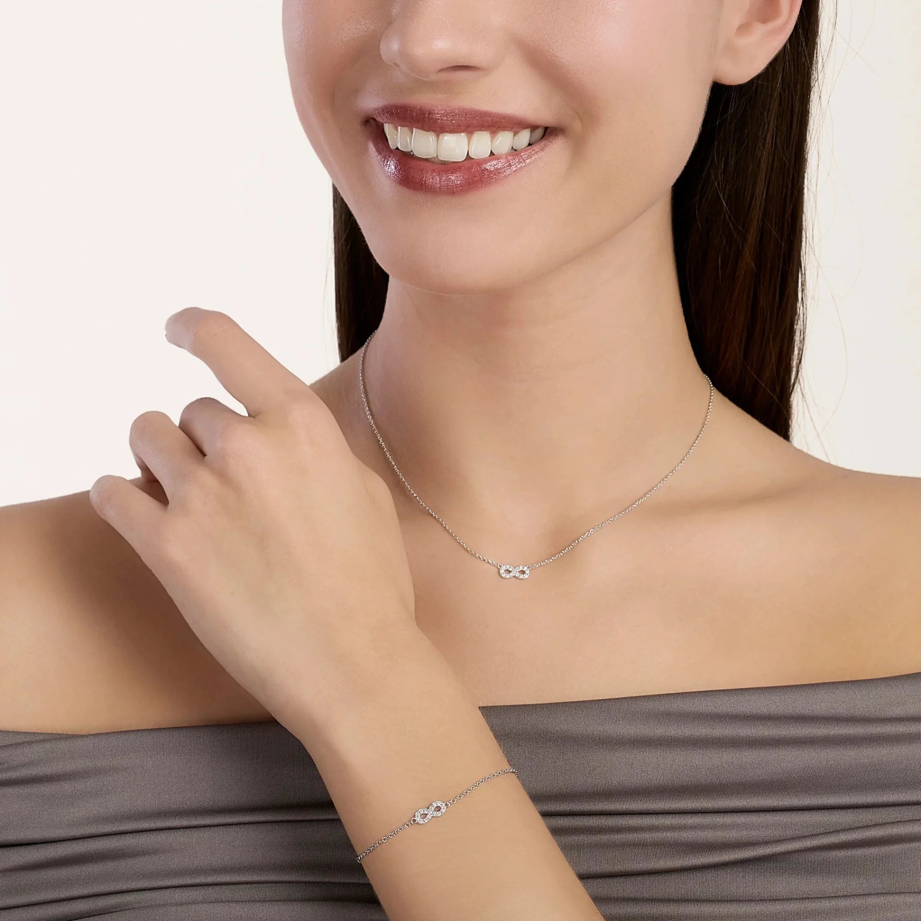 Pulsera Infinity con 0,009 quilates de diamantes cultivados en laboratorio