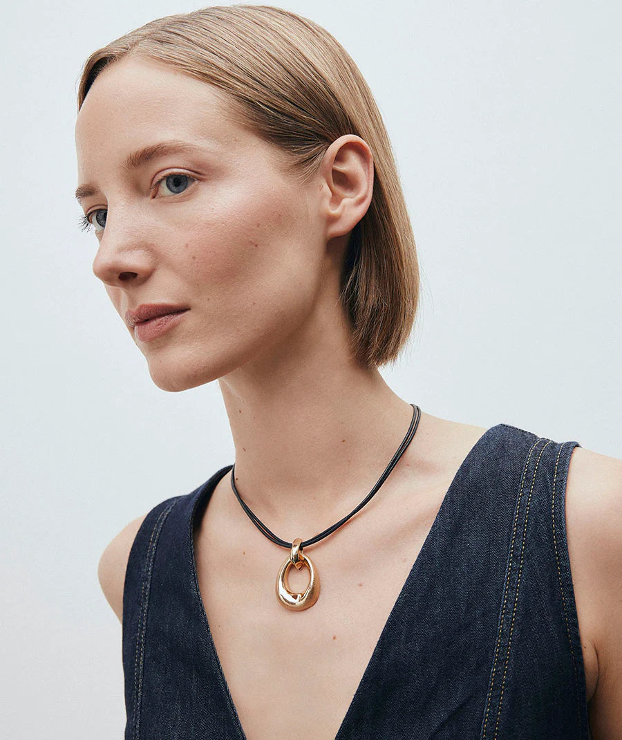 Colgante para Mujer Oval Volumen Dual Oro 18 K