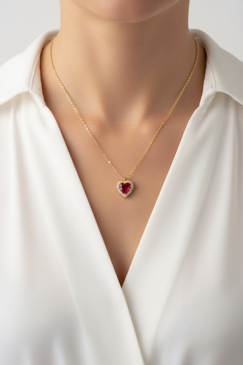Gargantilla para Mujer de Plata Bañado en Oro con Corazón de Rubí y Circonitas